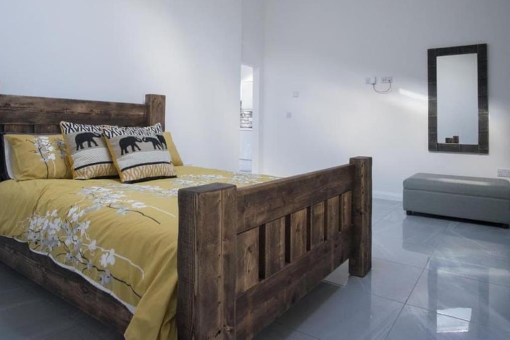 Ferienwohnung The Old Mountain Stables Caerllwyn Ganol Farm Newport  Zimmer foto
